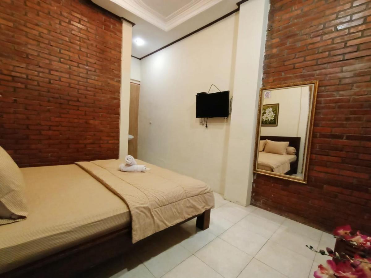 Rumah Kami Guest House Jogjakarta Buitenkant foto