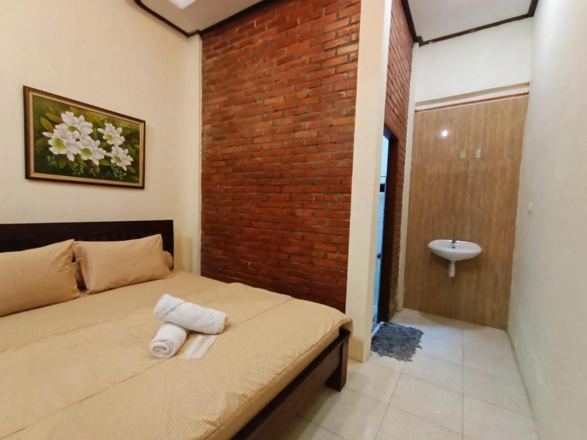 Rumah Kami Guest House Jogjakarta Buitenkant foto
