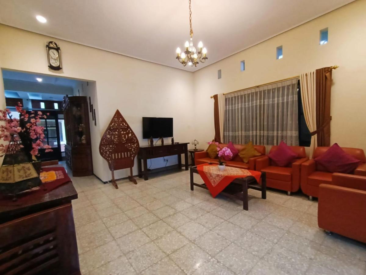 Rumah Kami Guest House Jogjakarta Buitenkant foto